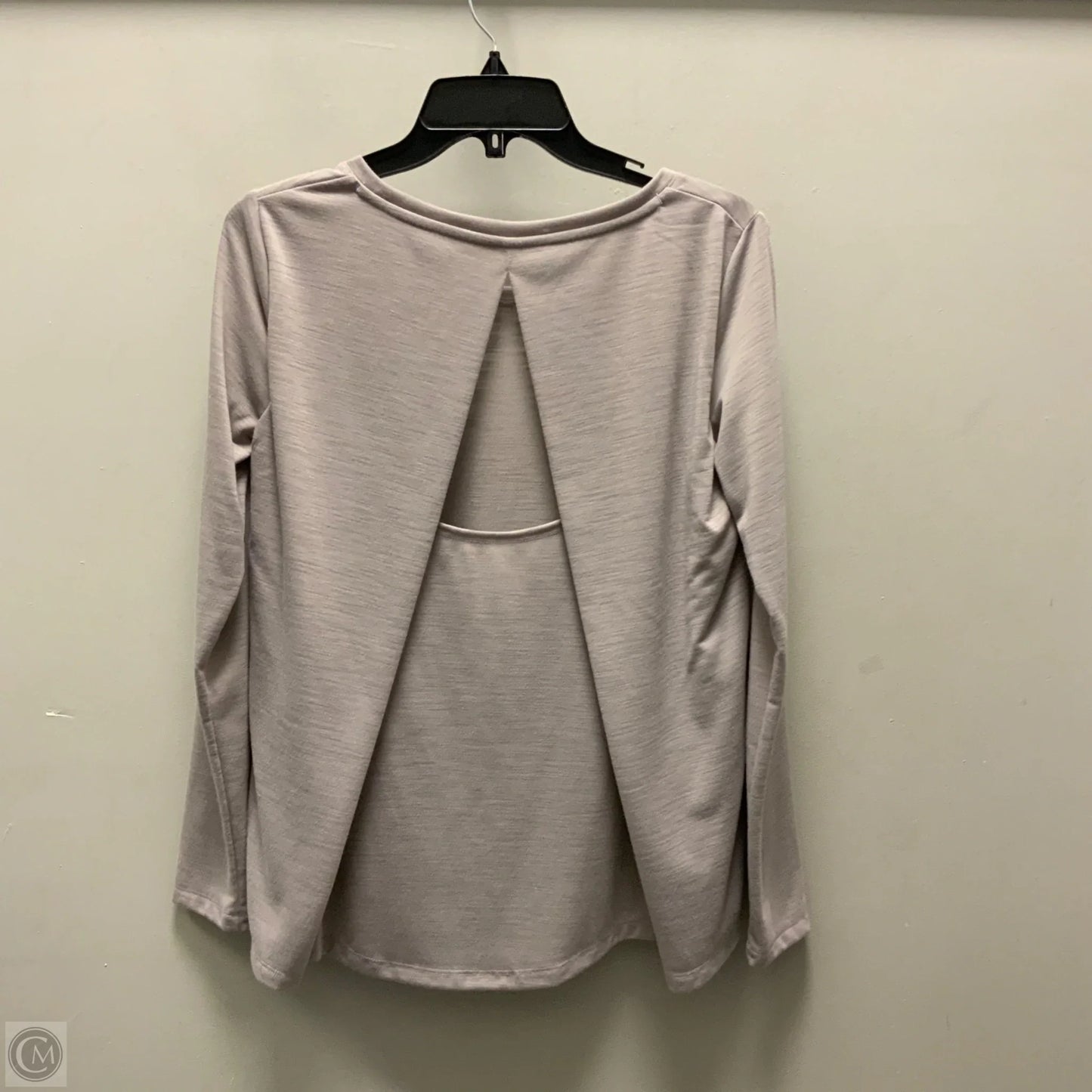 Athletic Top Long Sleeve Crewneck By Under Armour In Grey, Size: M