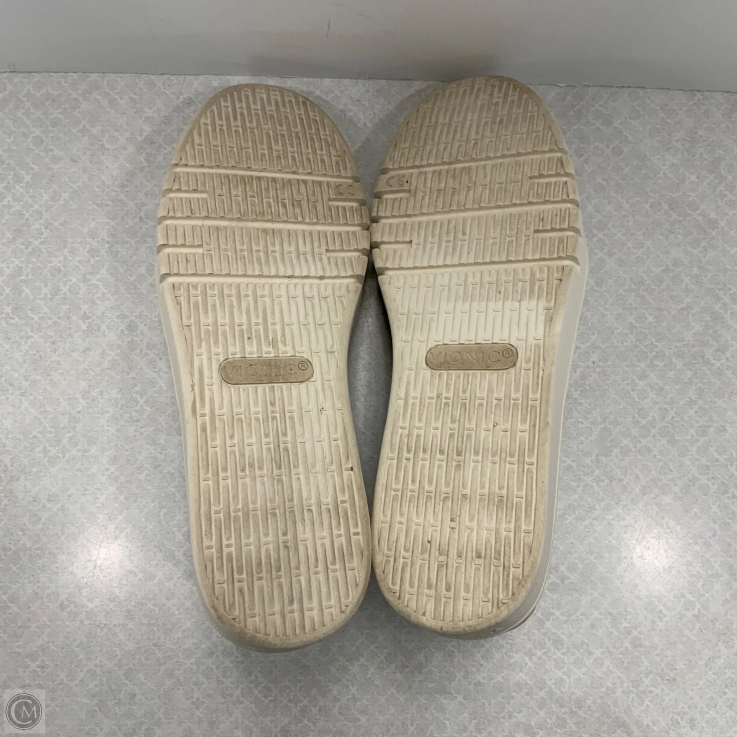 Shoes Flats By Vionic In Grey, Size: 8