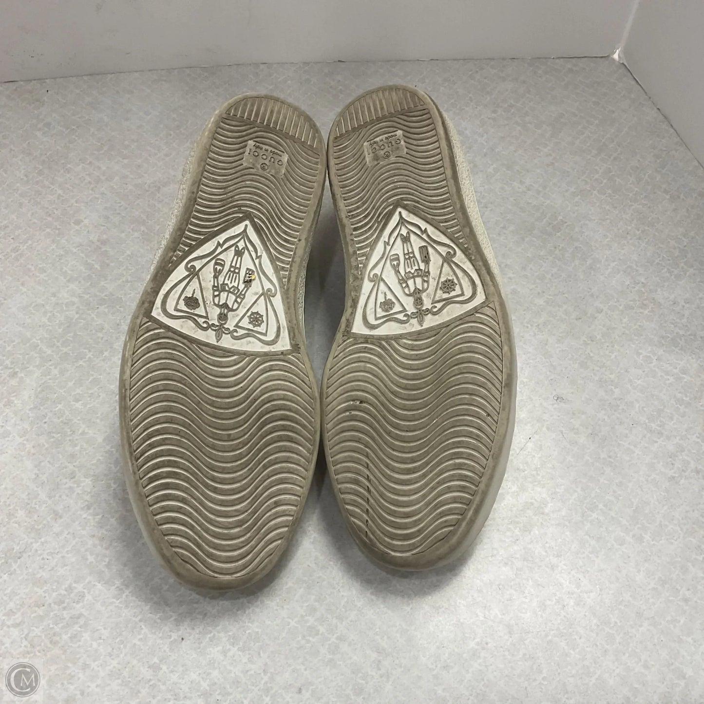 Shoes Luxury Designer By Gucci In White, Size: 9