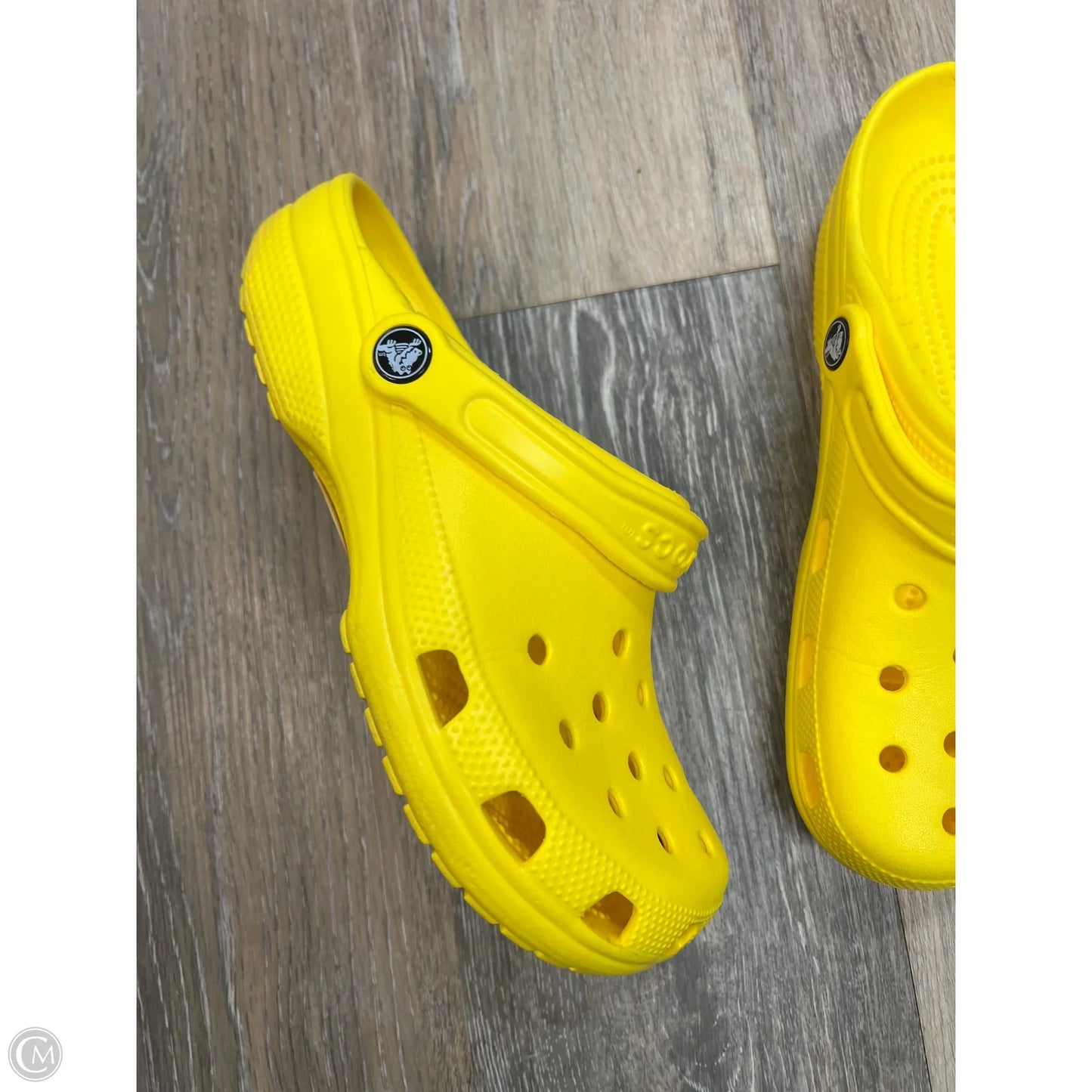 Shoes Flats By Crocs In Yellow, Size: 8