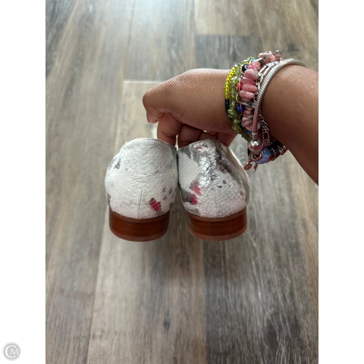 Shoes Flats By Pedro Anton In Silver & White, Size: 8.5