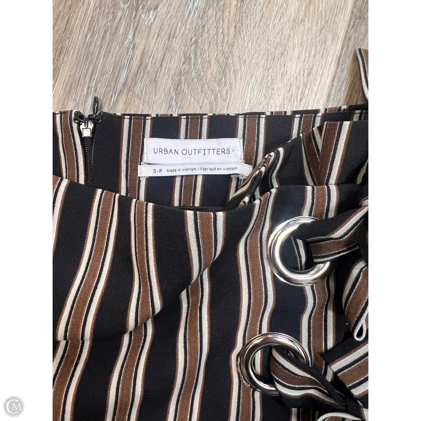 Skirt Mini & Short By Urban Outfitters In Striped Pattern, Size: S