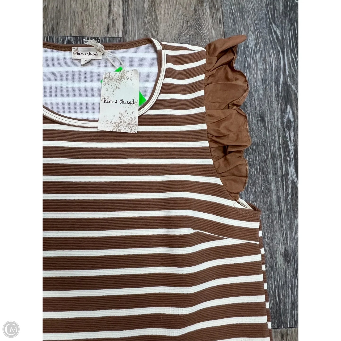Top Sleeveless By Hem & Thread In Tan, Size: M