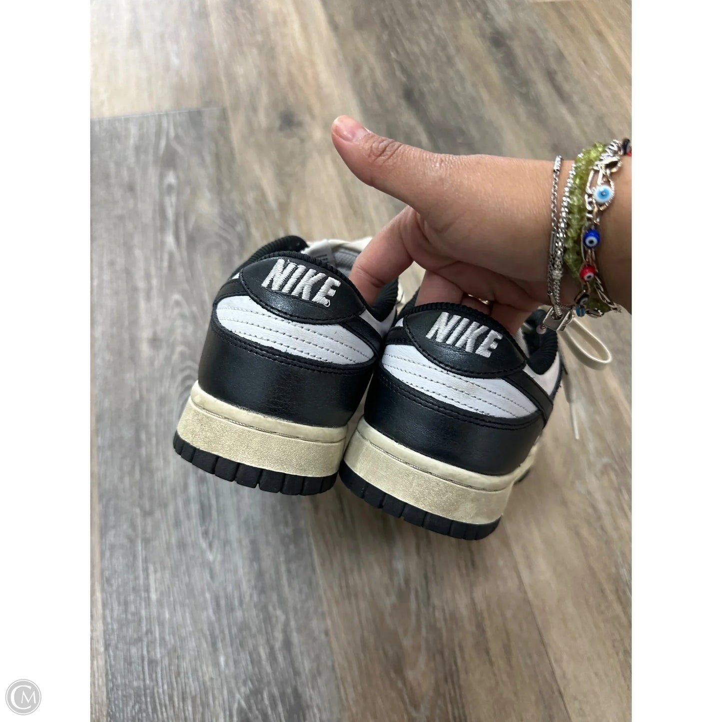 Shoes Sneakers By Nike In Black & White, Size: 9