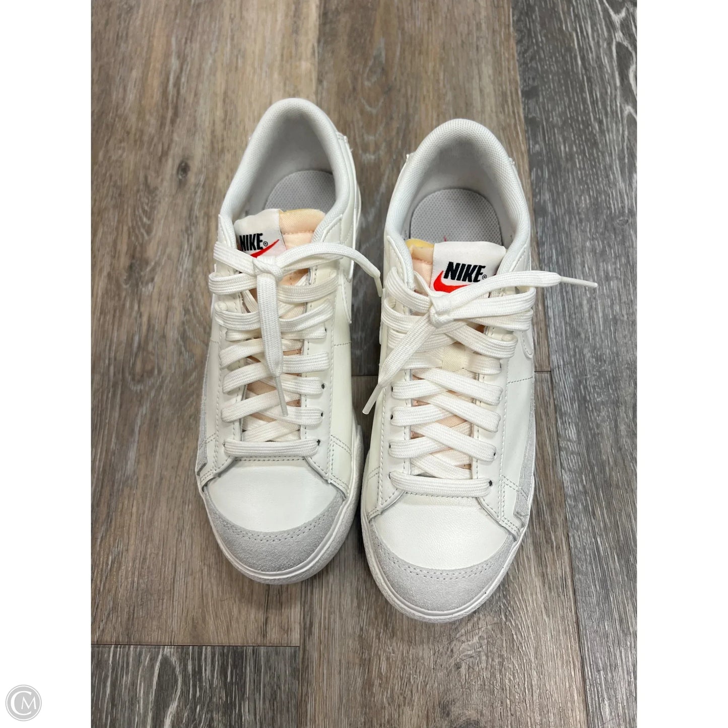 Shoes Sneakers By Nike In White, Size: 7