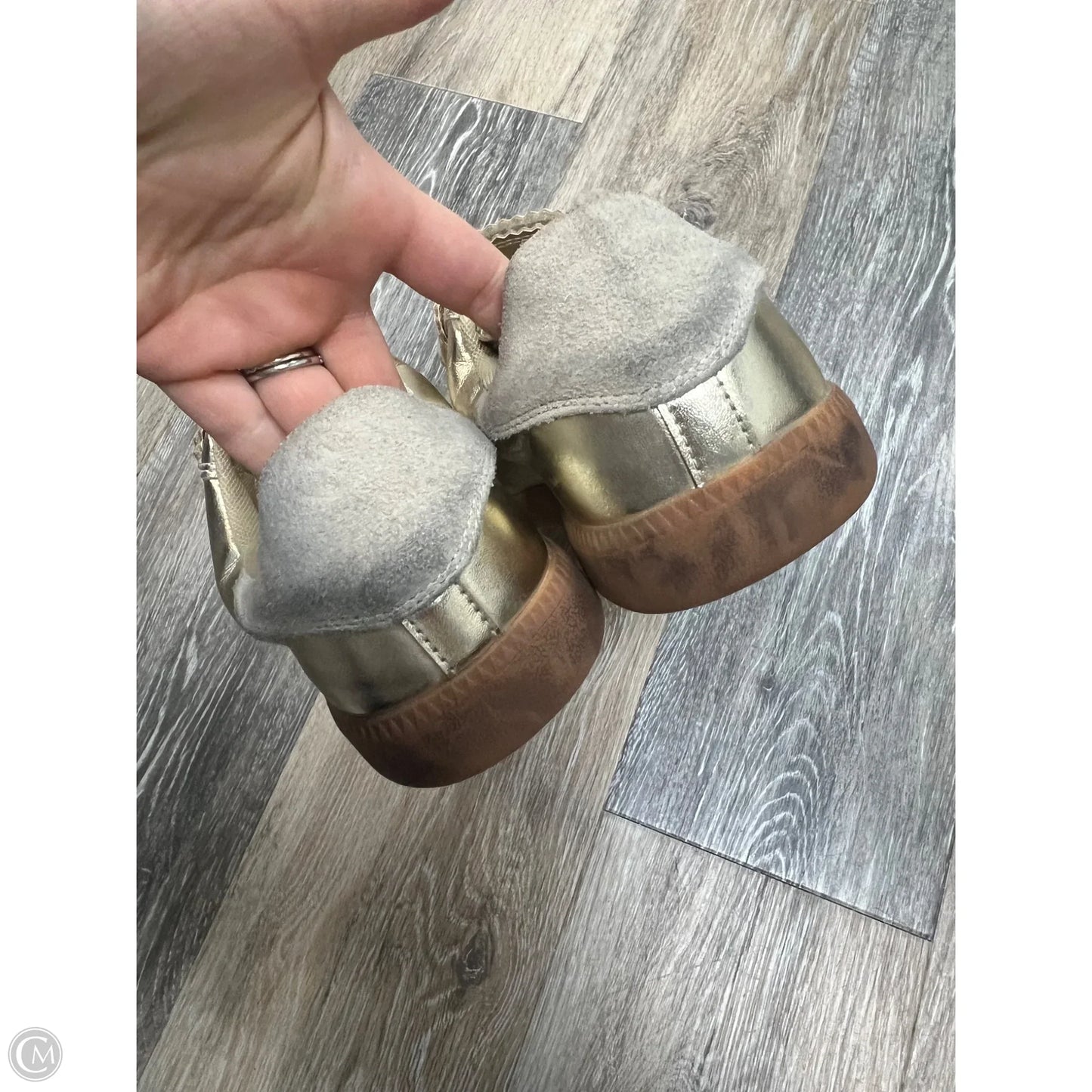 Shoes Sneakers By Steve Madden In Gold, Size: 10