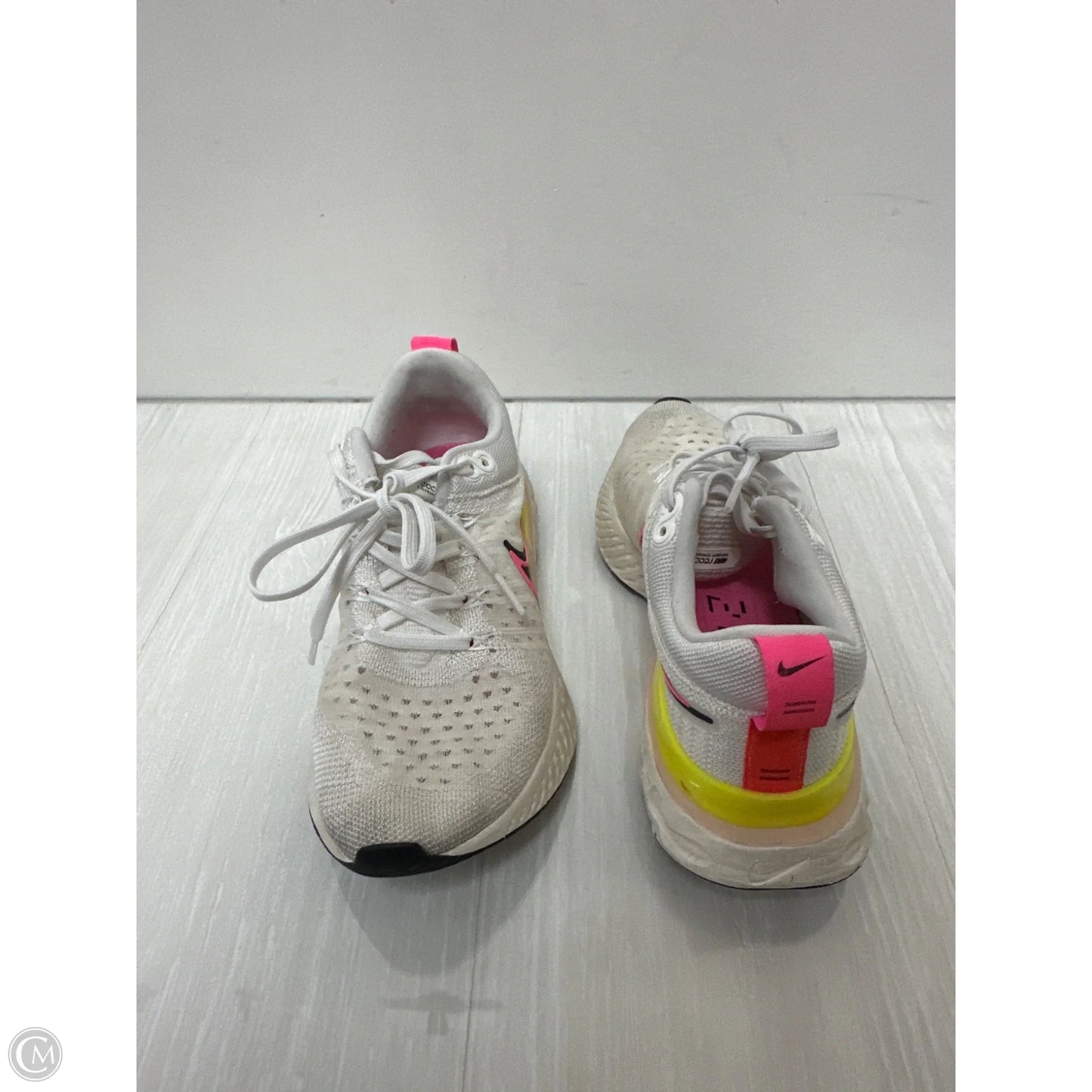 Shoes Athletic By Nike In White, Size: 6.5