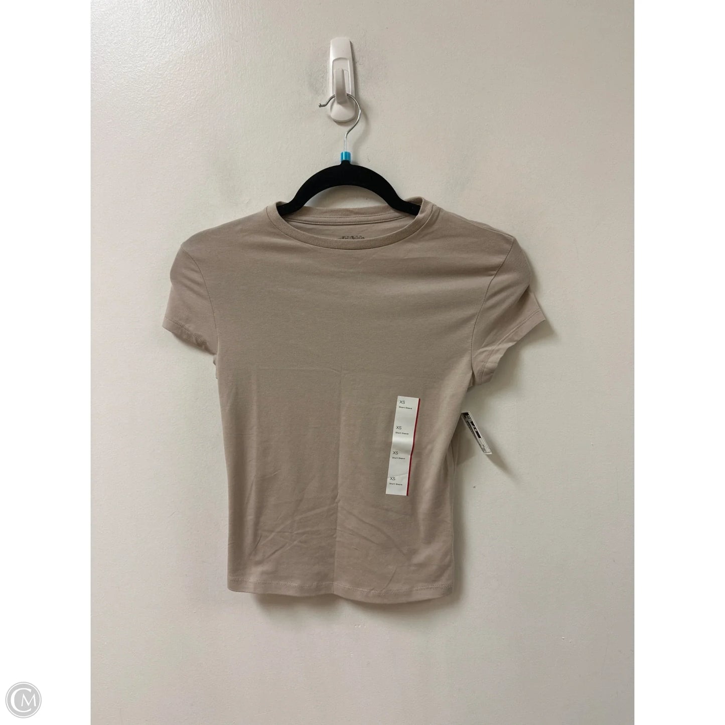 Top Short Sleeve By Wild Fable In Tan, Size: Xs
