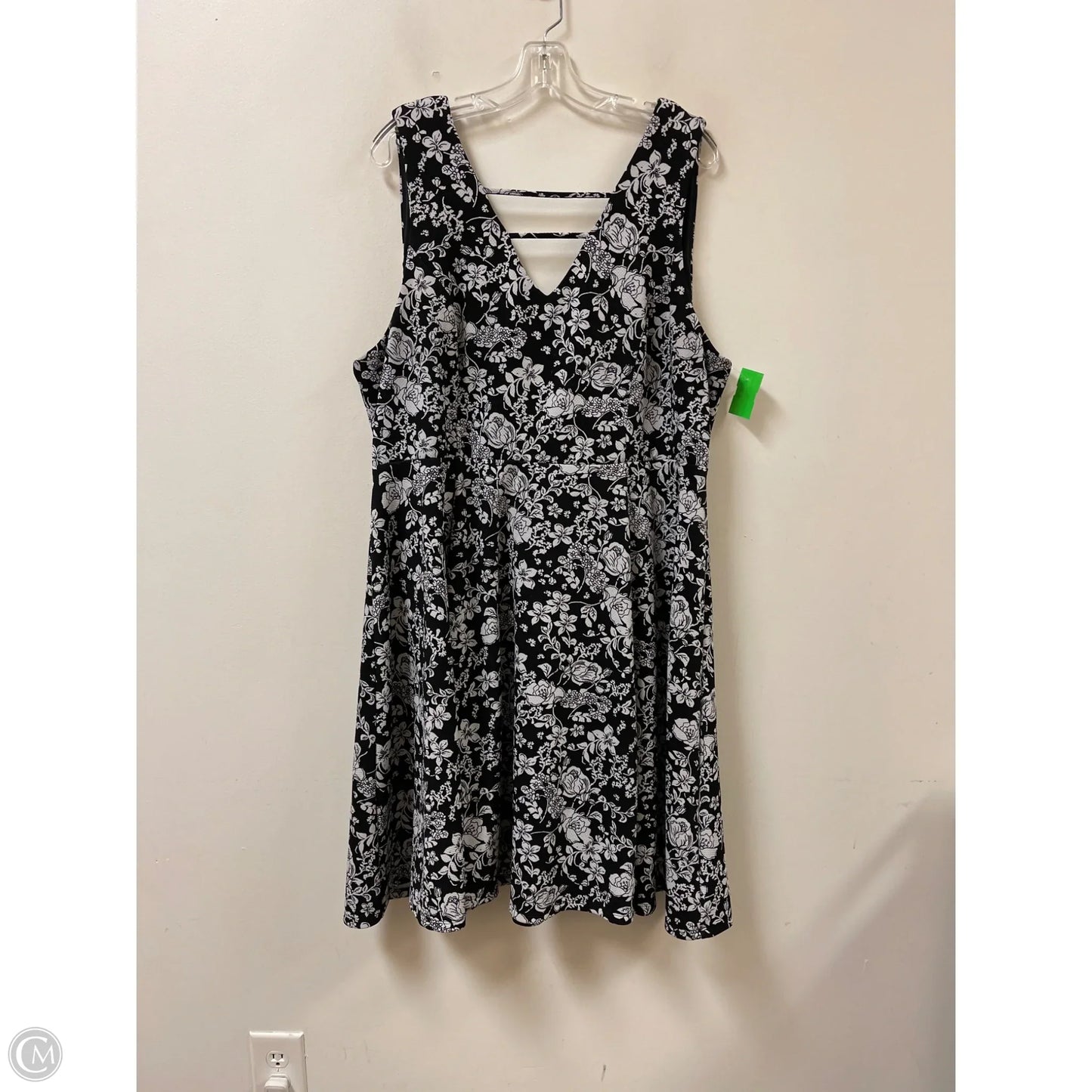 Dress Casual Midi By Torrid In Black & White, Size: 2x