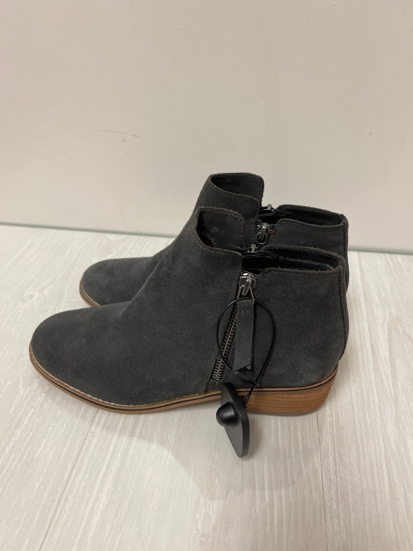 Boots Ankle Flats By Blondo In Grey, Size: 8