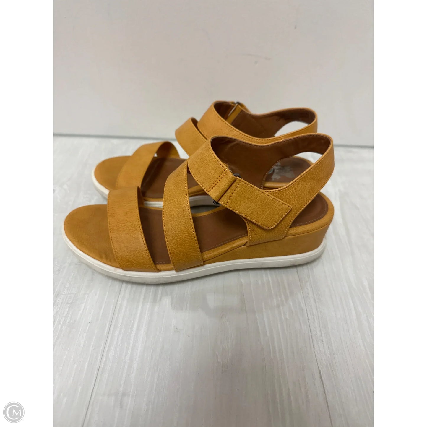 Sandals Flats By Sofft In Yellow, Size: 10