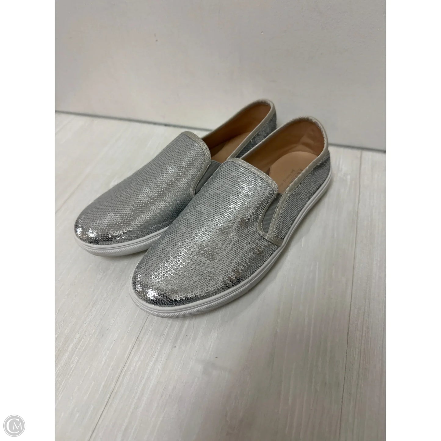 Shoes Flats By Clothes Mentor In Silver, Size: 9
