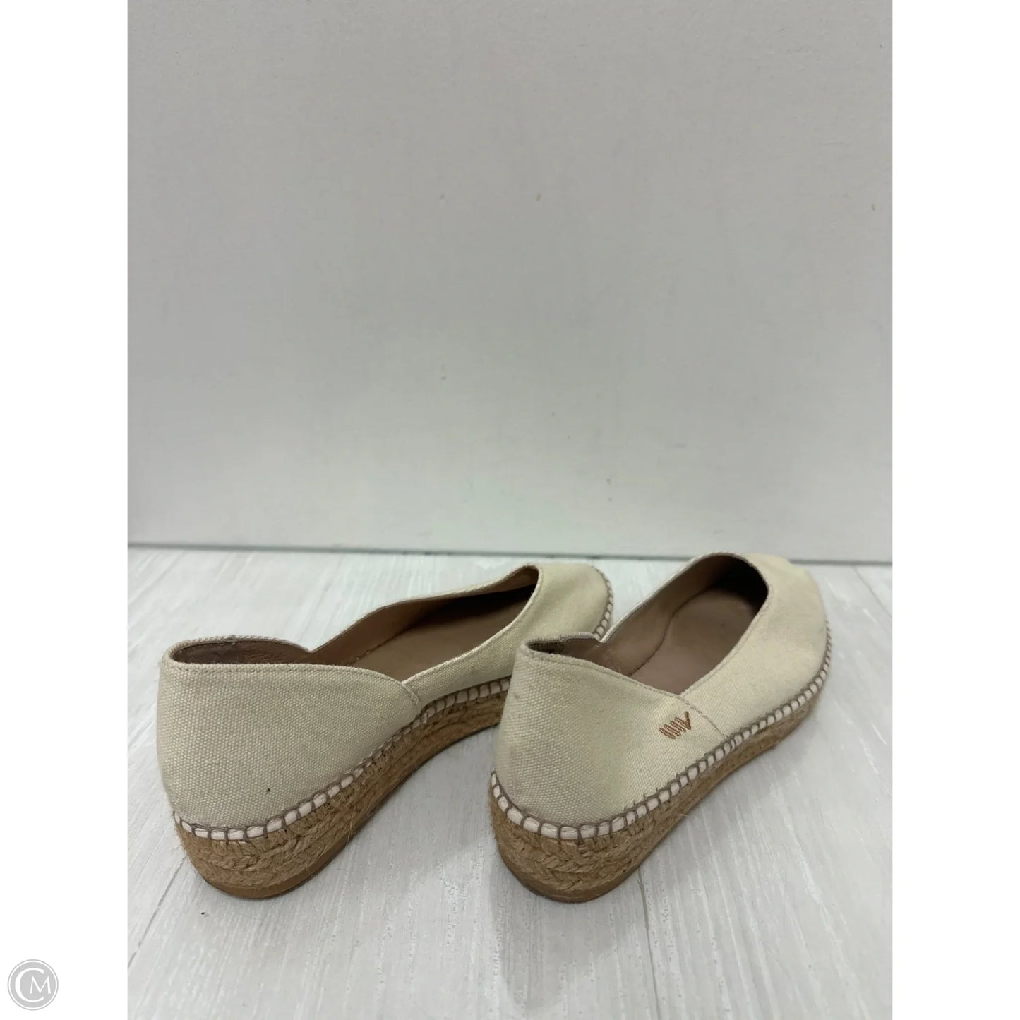 Shoes Flats By Clothes Mentor In Cream, Size: 6.5