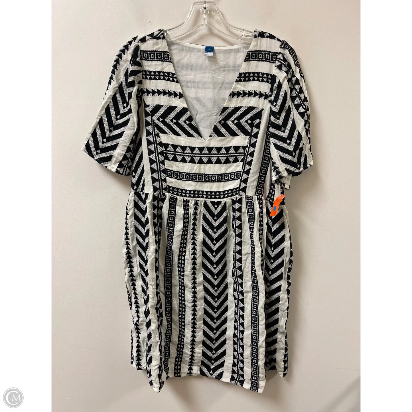 Dress Casual Short By Old Navy In Black & White, Size: M
