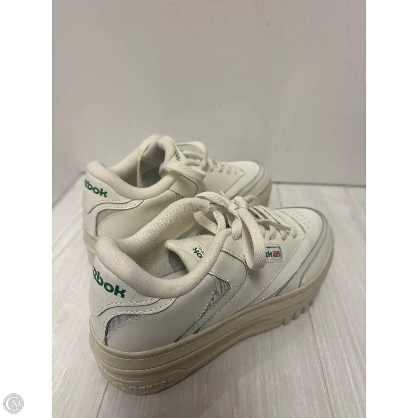 Shoes Sneakers By Reebok In White, Size: 7