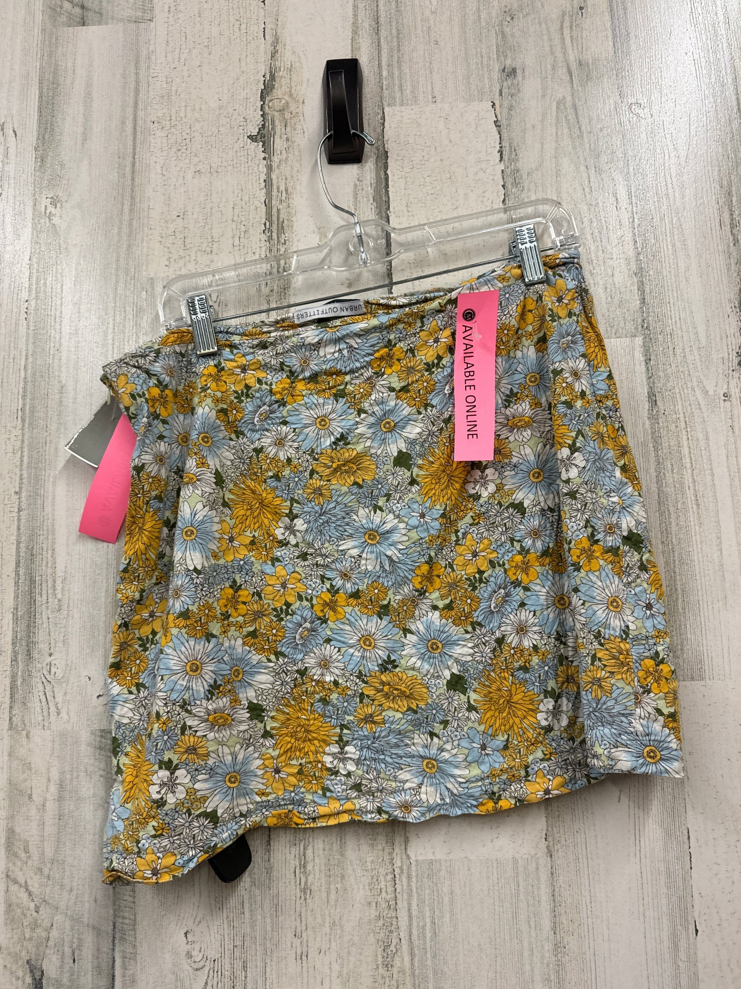 Skirt Mini & Short By Urban Outfitters  Size: L