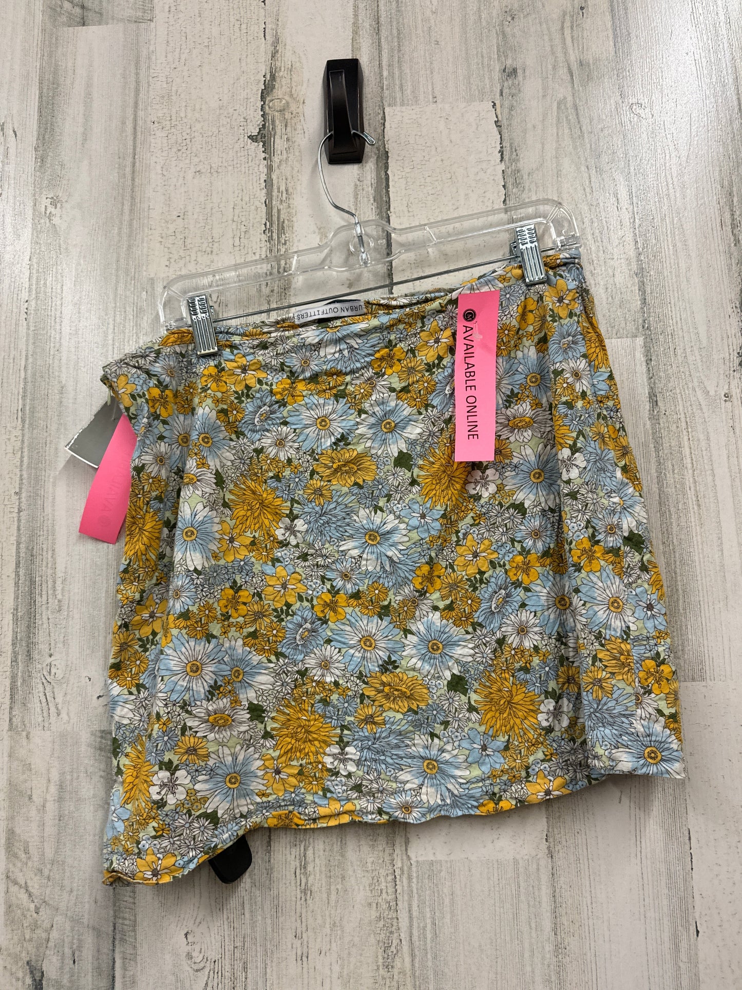 Skirt Mini & Short By Urban Outfitters Size: L
