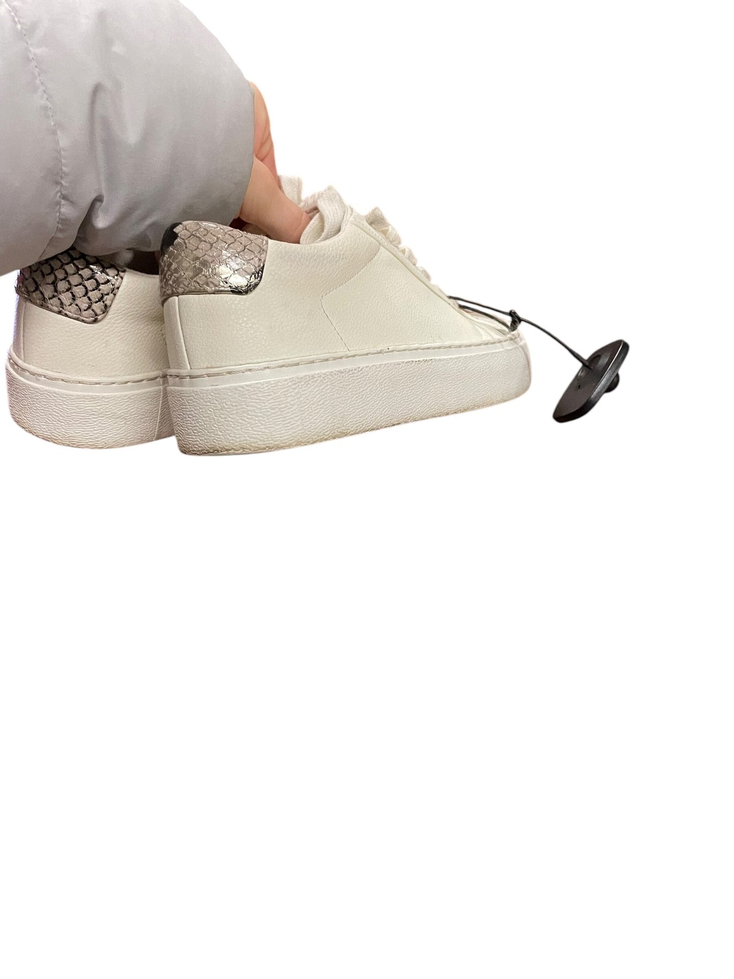 Shoes Sneakers By Express Size: 7