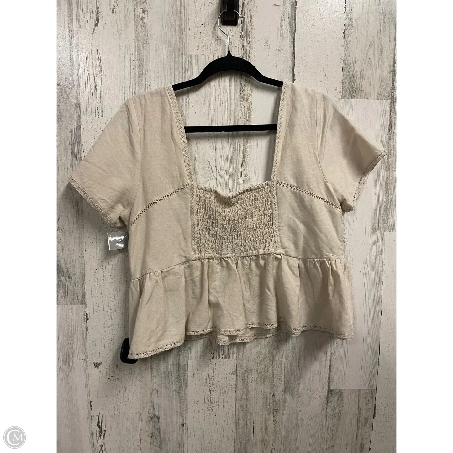 Top Short Sleeve By Clothes Mentor In Beige, Size: L