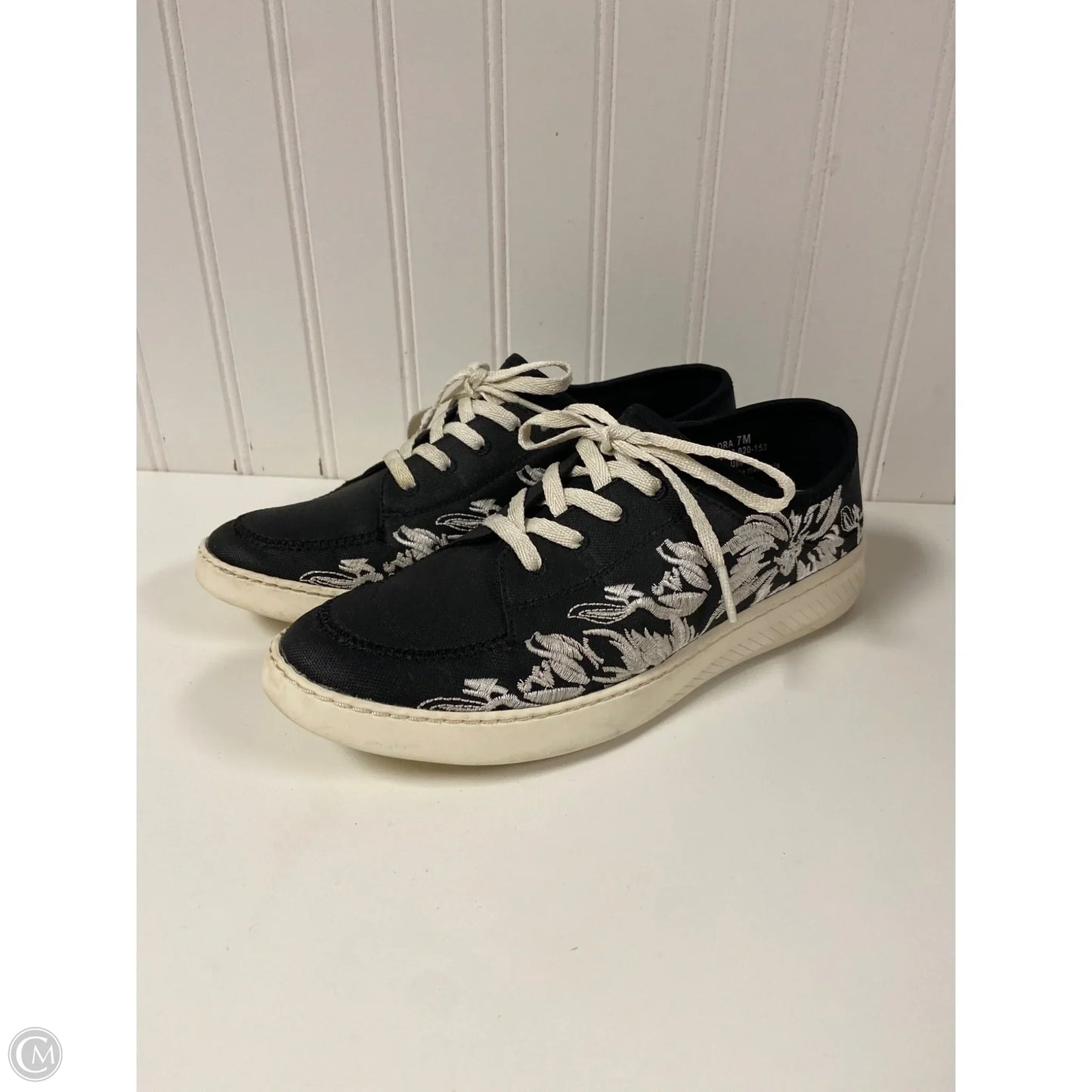 Shoes Athletic By Bare Traps In Black & Cream, Size: 7