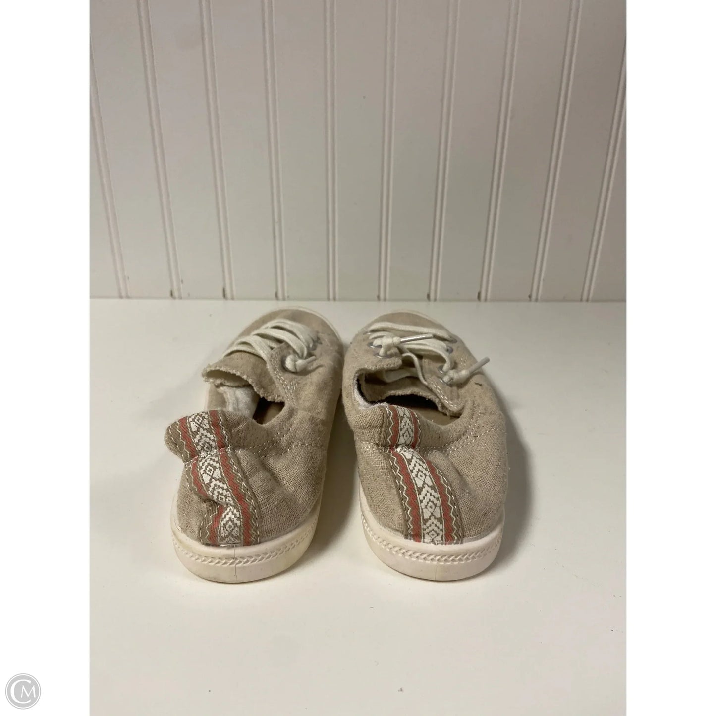 Shoes Sneakers By Steve Madden In Beige, Size: 6.5