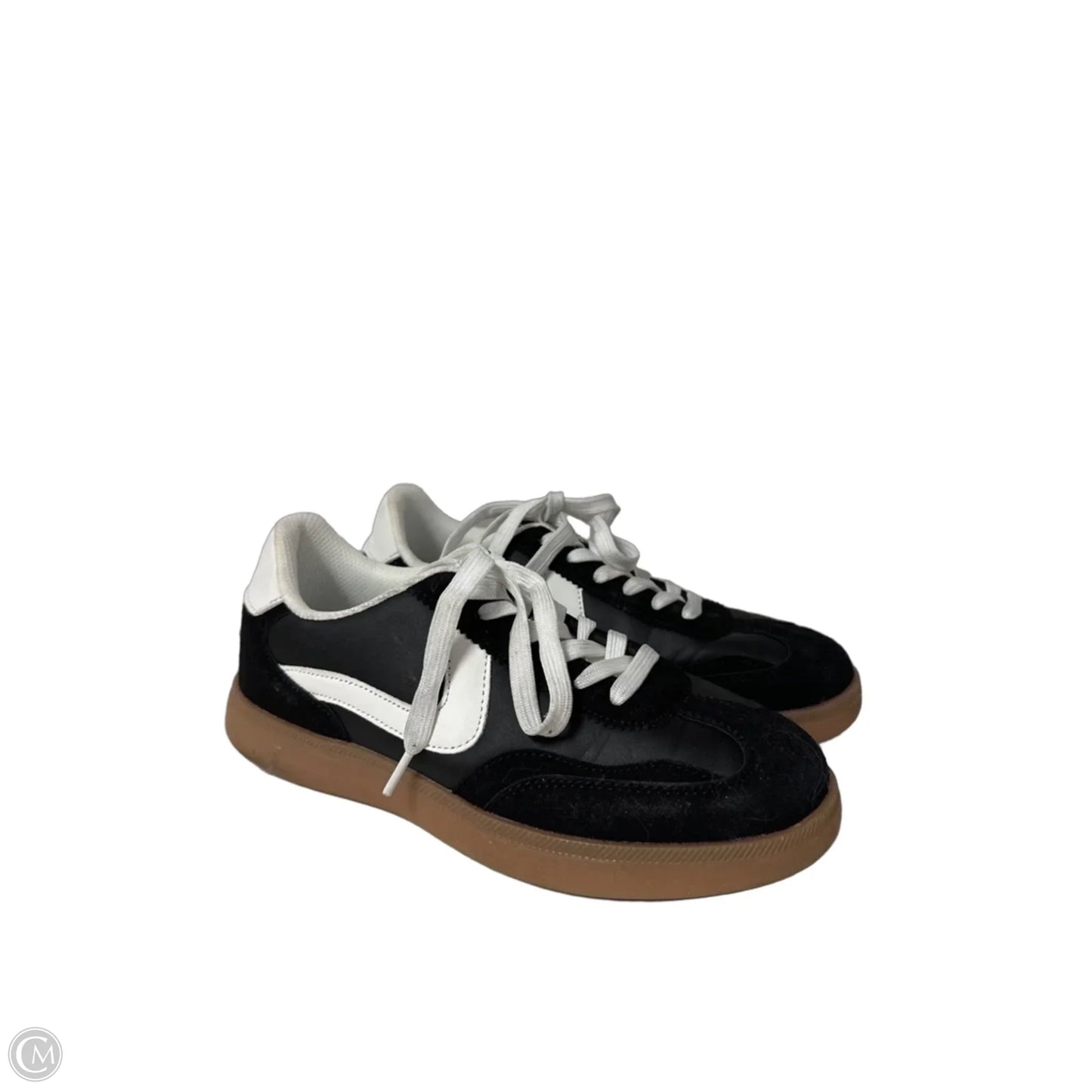 Shoes Sneakers By Clothes Mentor In Black & White, Size: 8