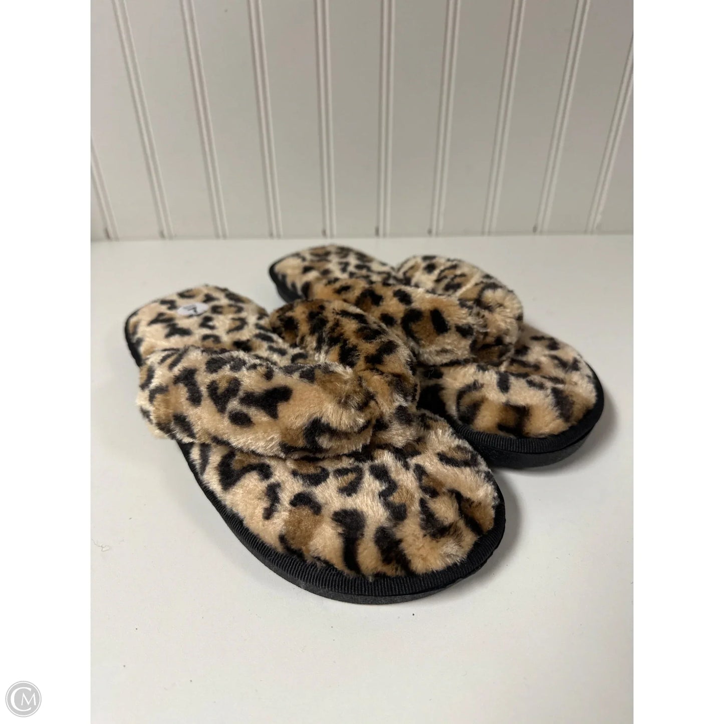 Slippers By Clothes Mentor In Animal Print, Size: 7