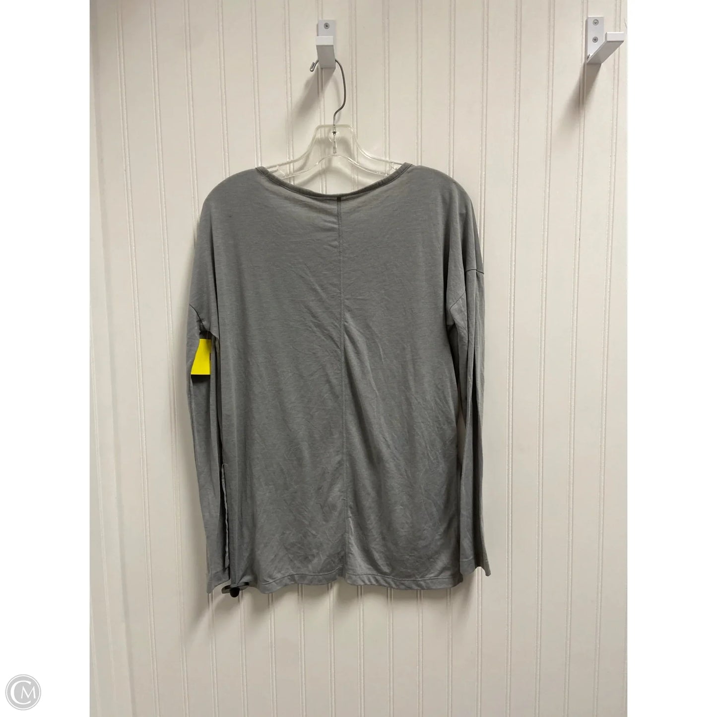 Athletic Top Long Sleeve Crewneck By Nike In Grey, Size: S