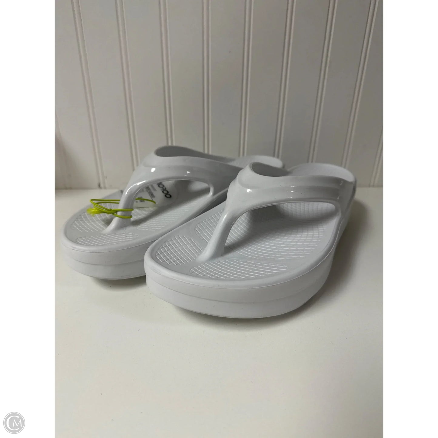 Sandals Flip Flops By Oofos In White, Size: 10