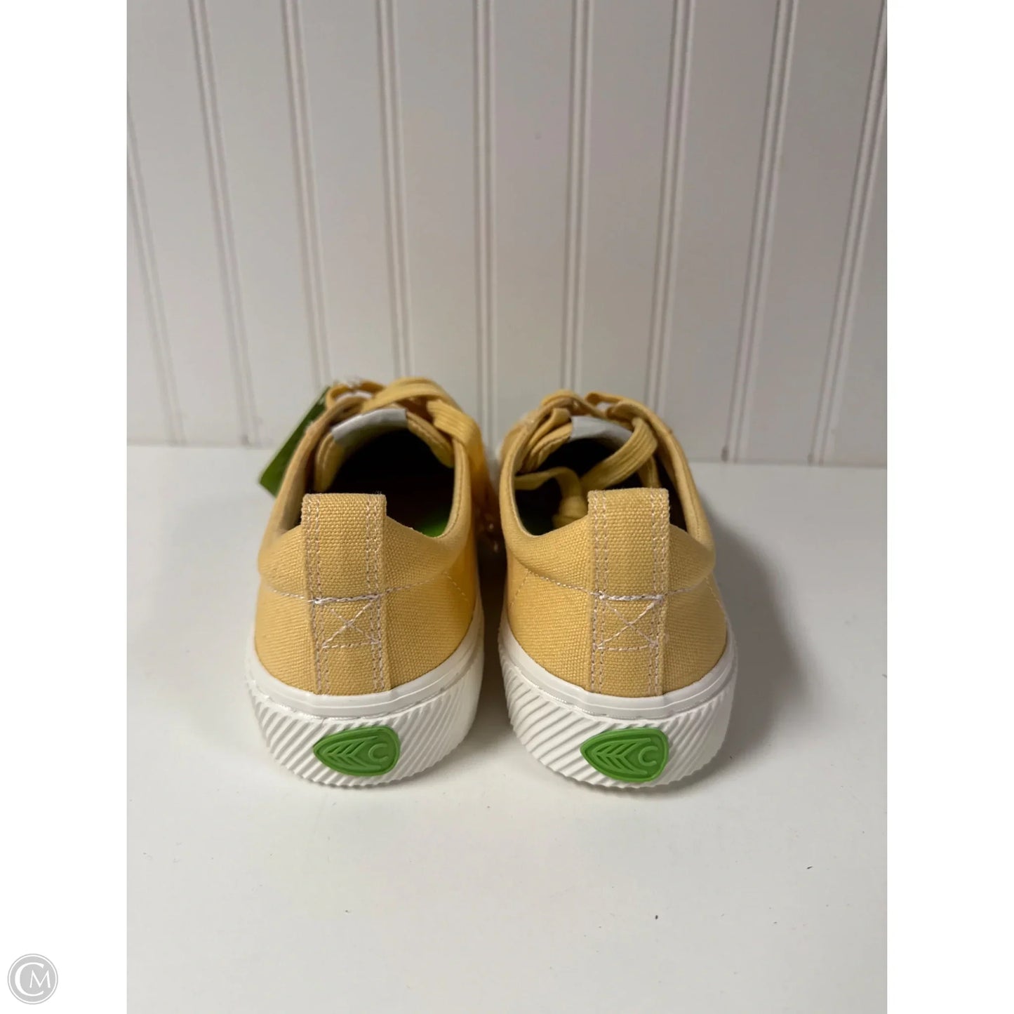 Shoes Sneakers By Cariuma In Yellow, Size: 8