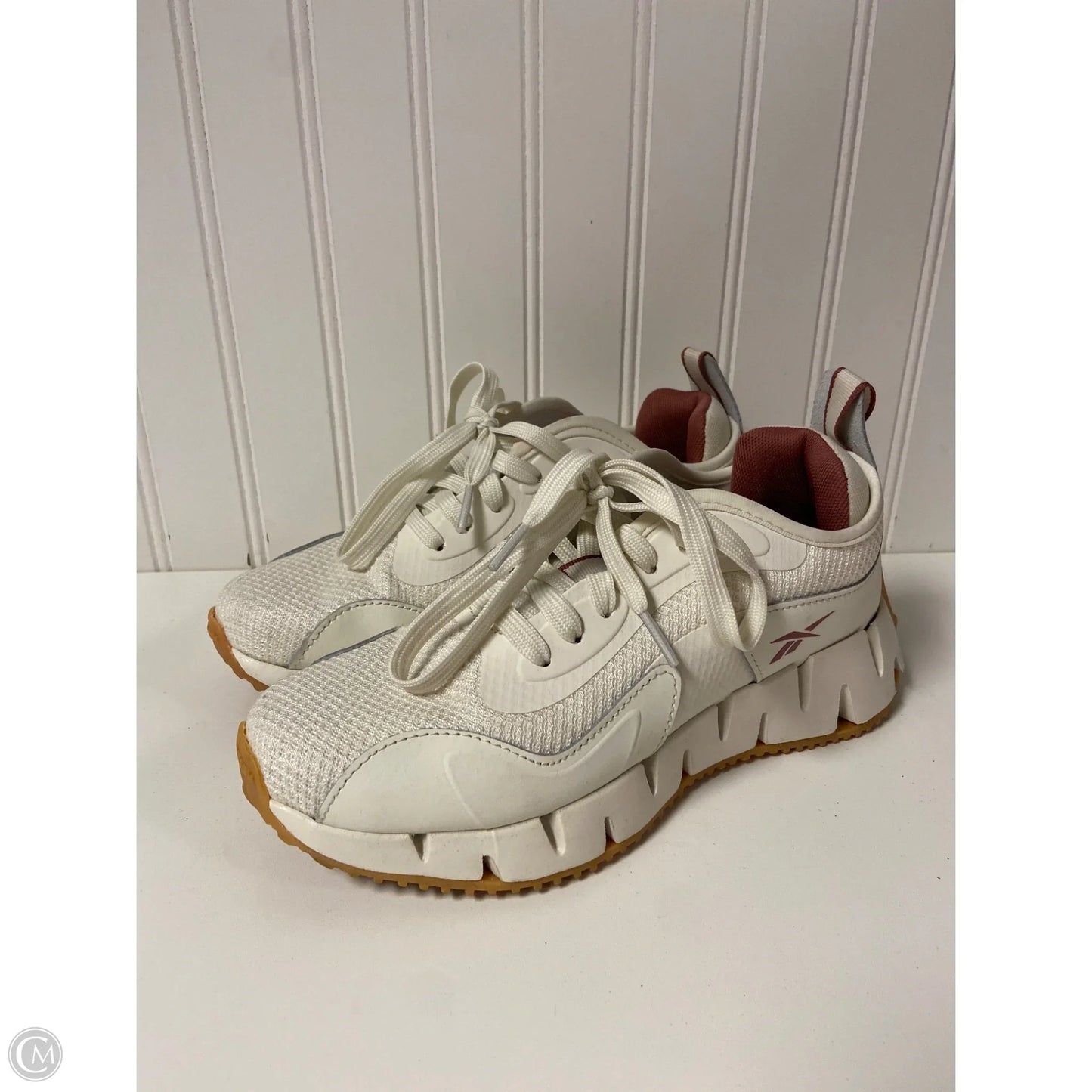 Shoes Athletic By Reebok In White, Size: 7.5