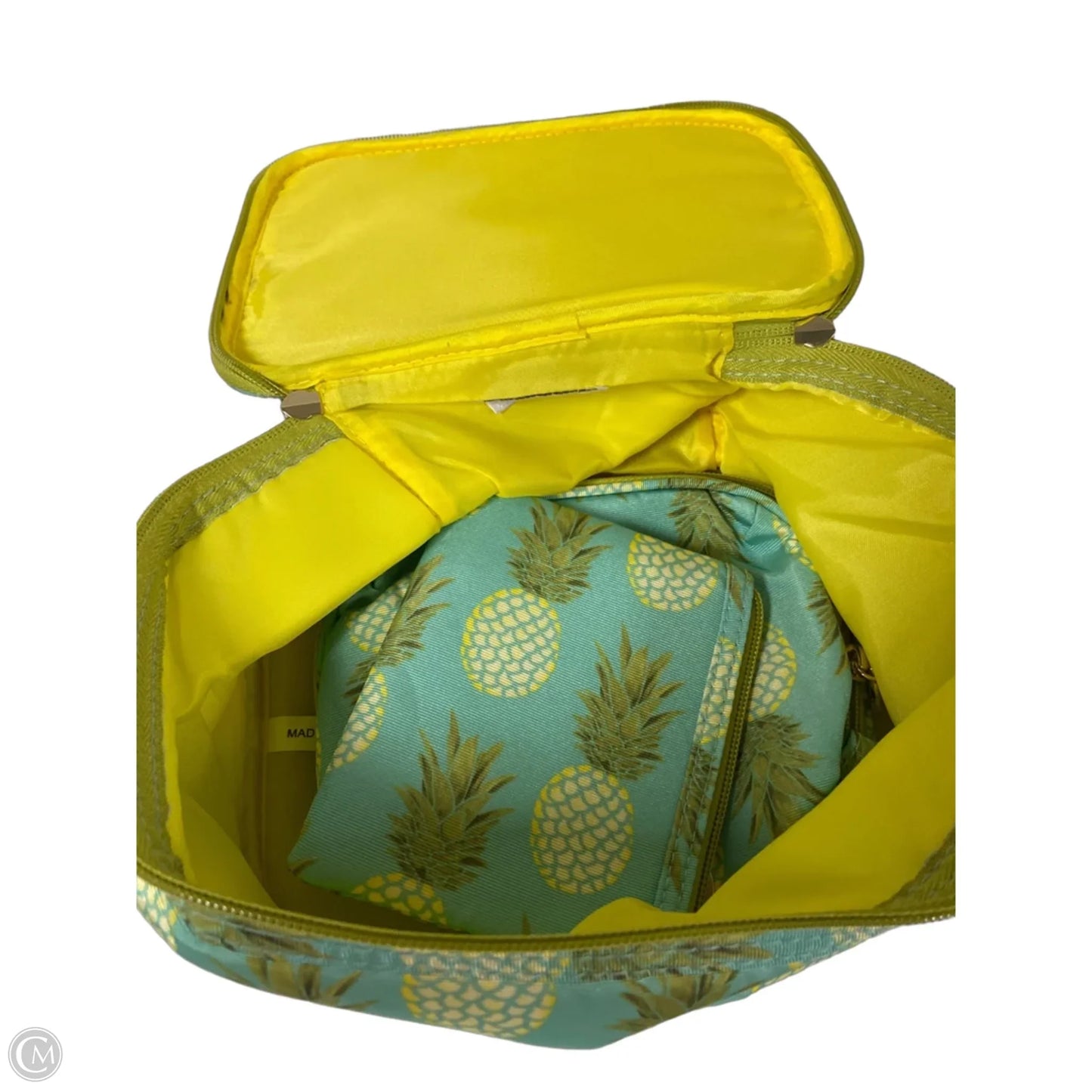 Makeup Bag By Clothes Mentor, Size: Medium