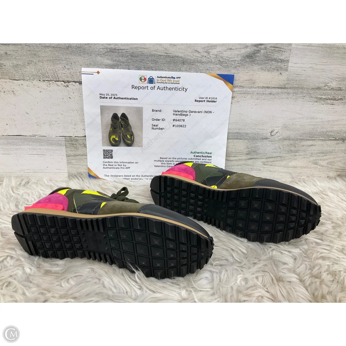 Shoes Luxury Designer By Valentino-garavani In Camouflage Print, Size: 8.5