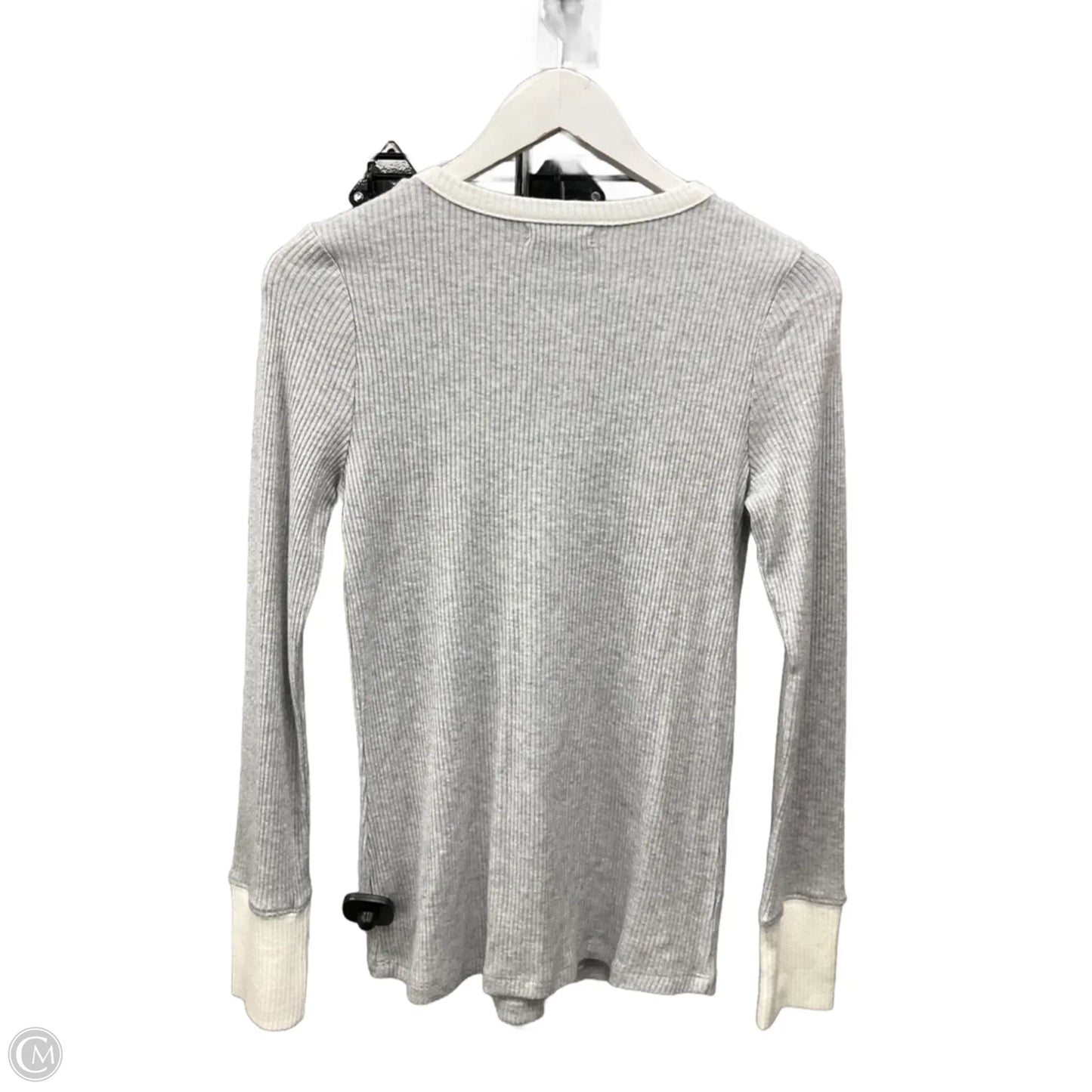 Top Long Sleeve By Maurices In Grey, Size: Xs