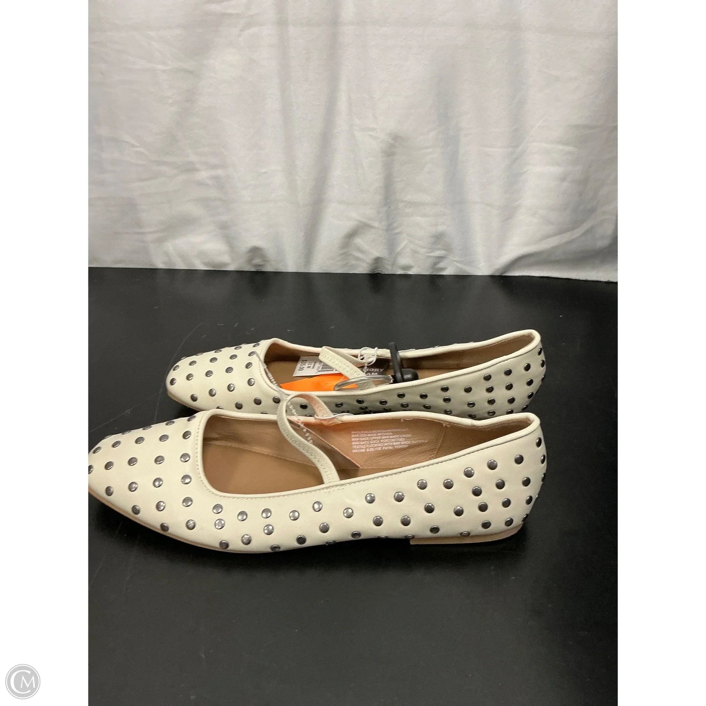 Shoes Flats By Ophelia Roe In White, Size: 11