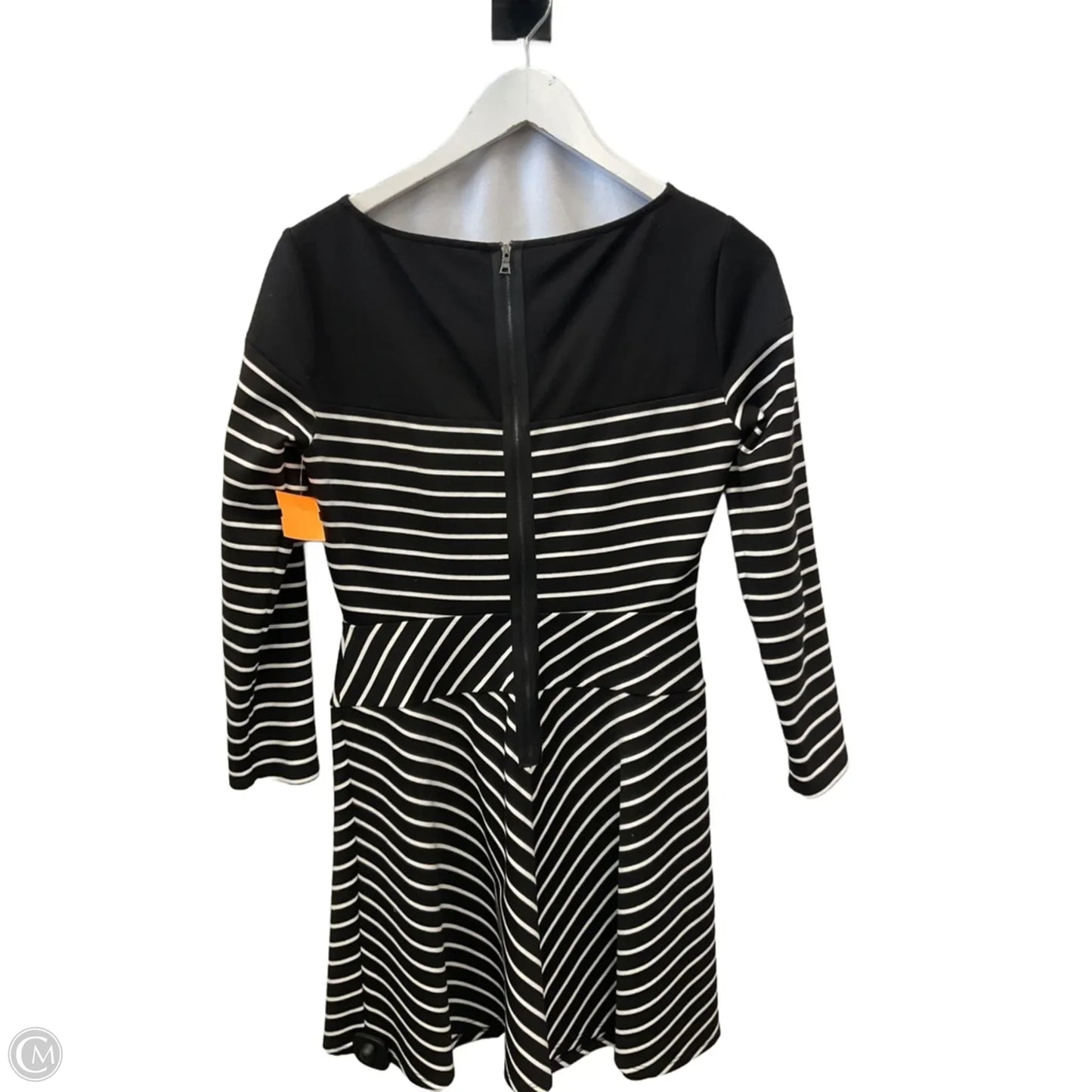 Dress Casual Short By Bcbgmaxazria In Black & White, Size: S