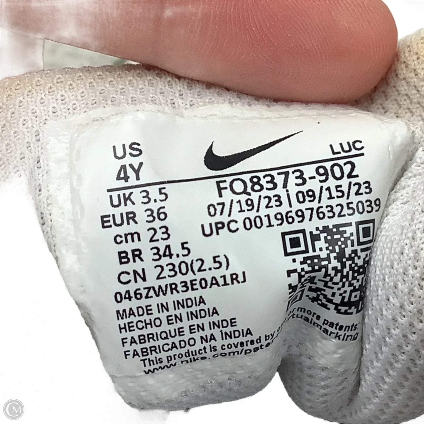 Shoes Sneakers By Nike In Multi-colored, Size: 4Y/ W 6