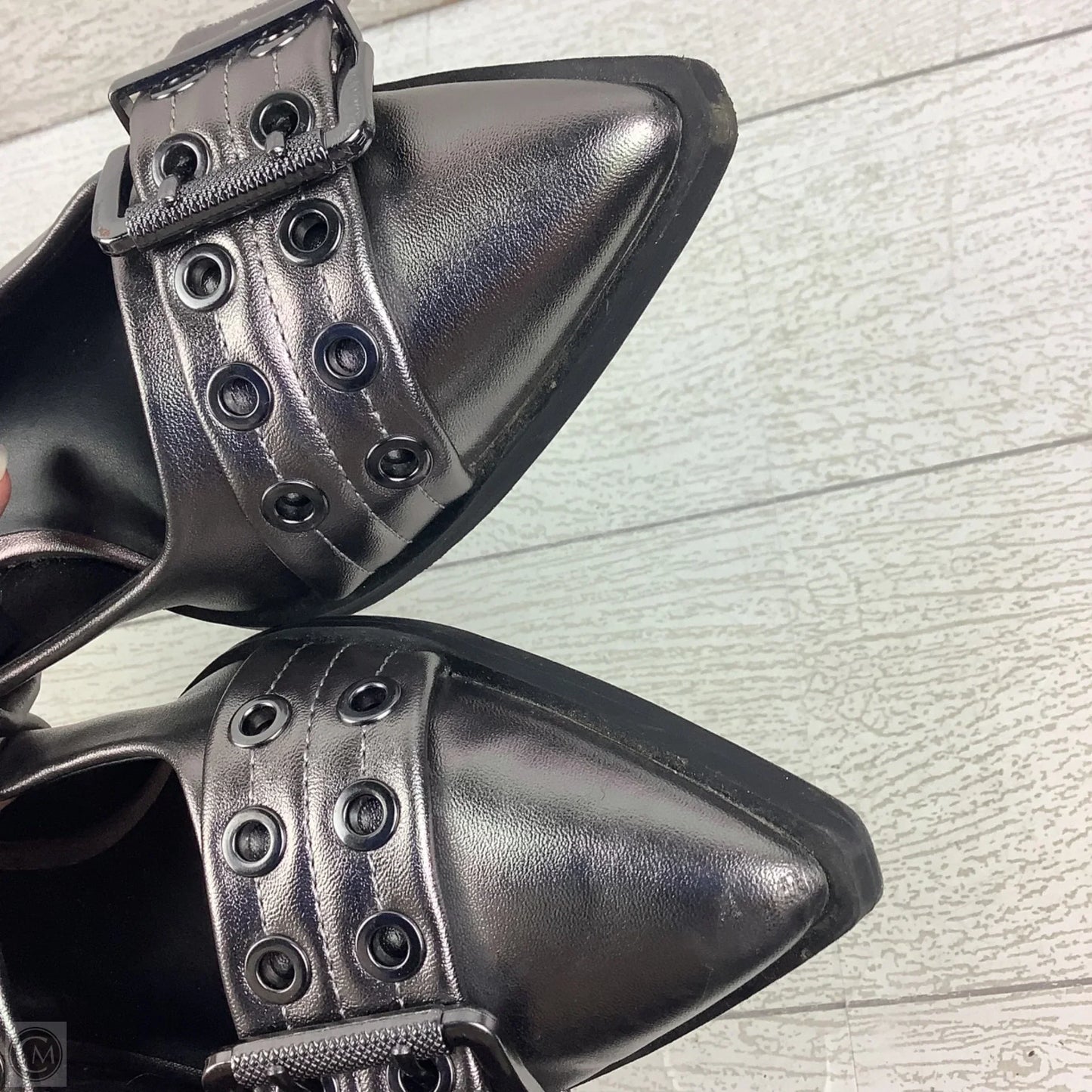 Shoes Flats By Mix No 6 In Silver, Size: 8.5