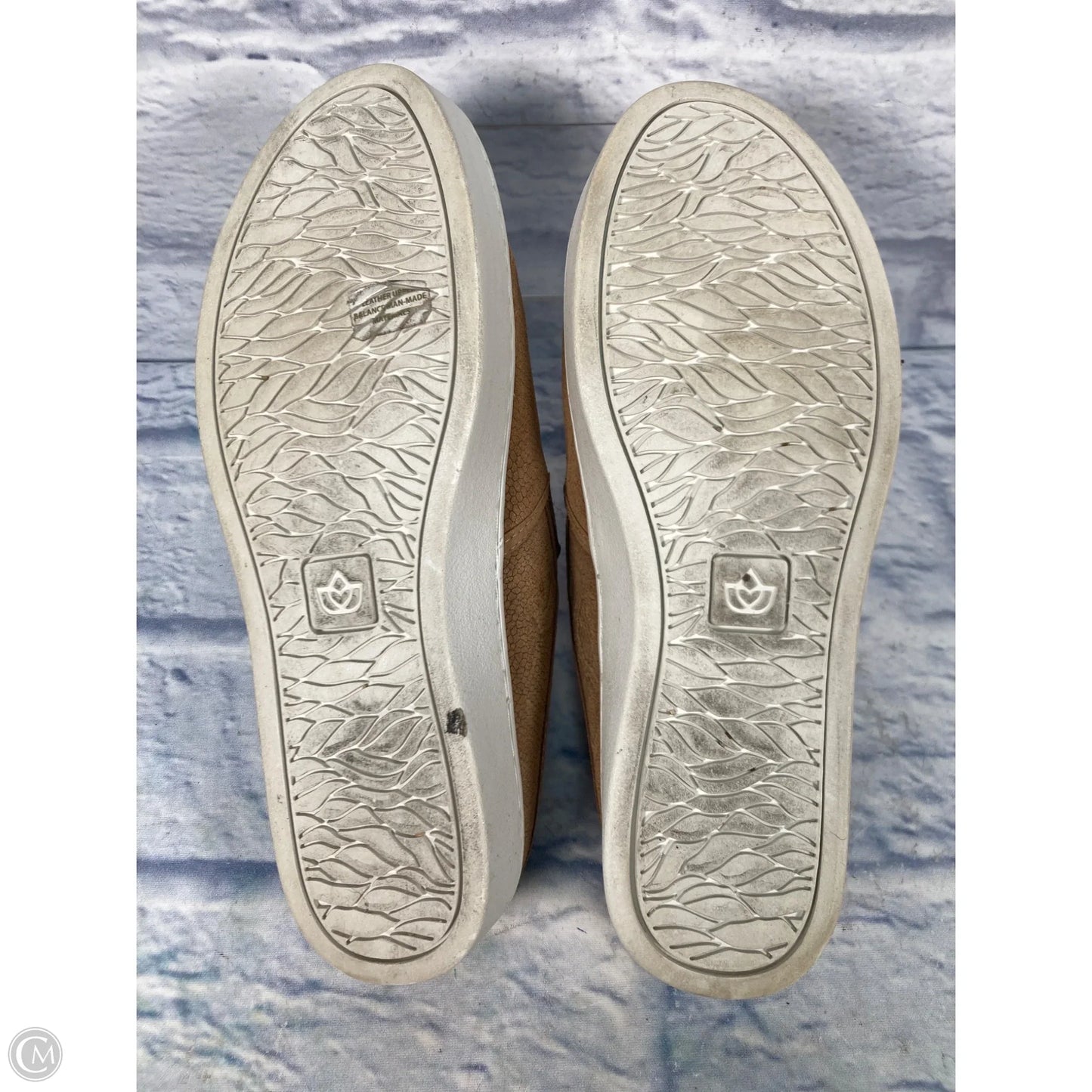 Shoes Flats By Clothes Mentor In Tan, Size: 8.5