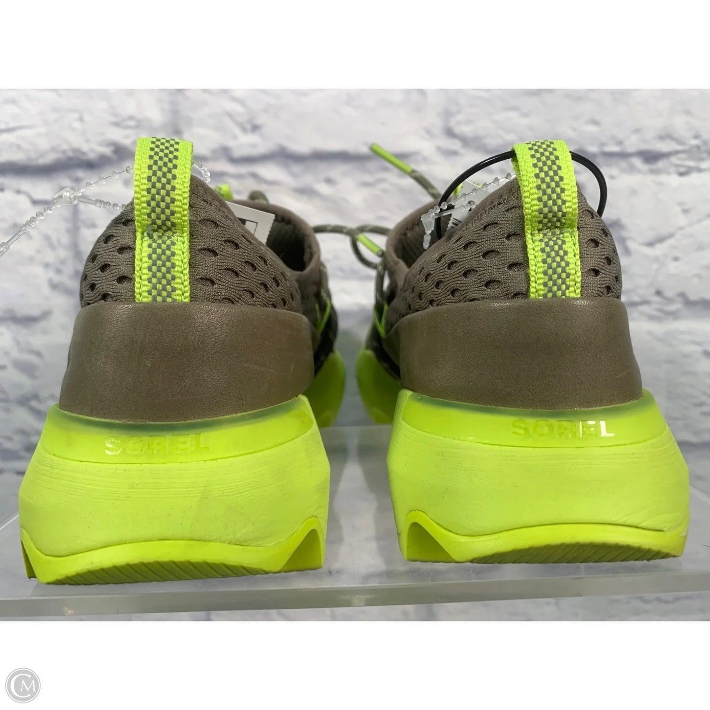 Shoes Athletic By Sorel In Green, Size: 7.5