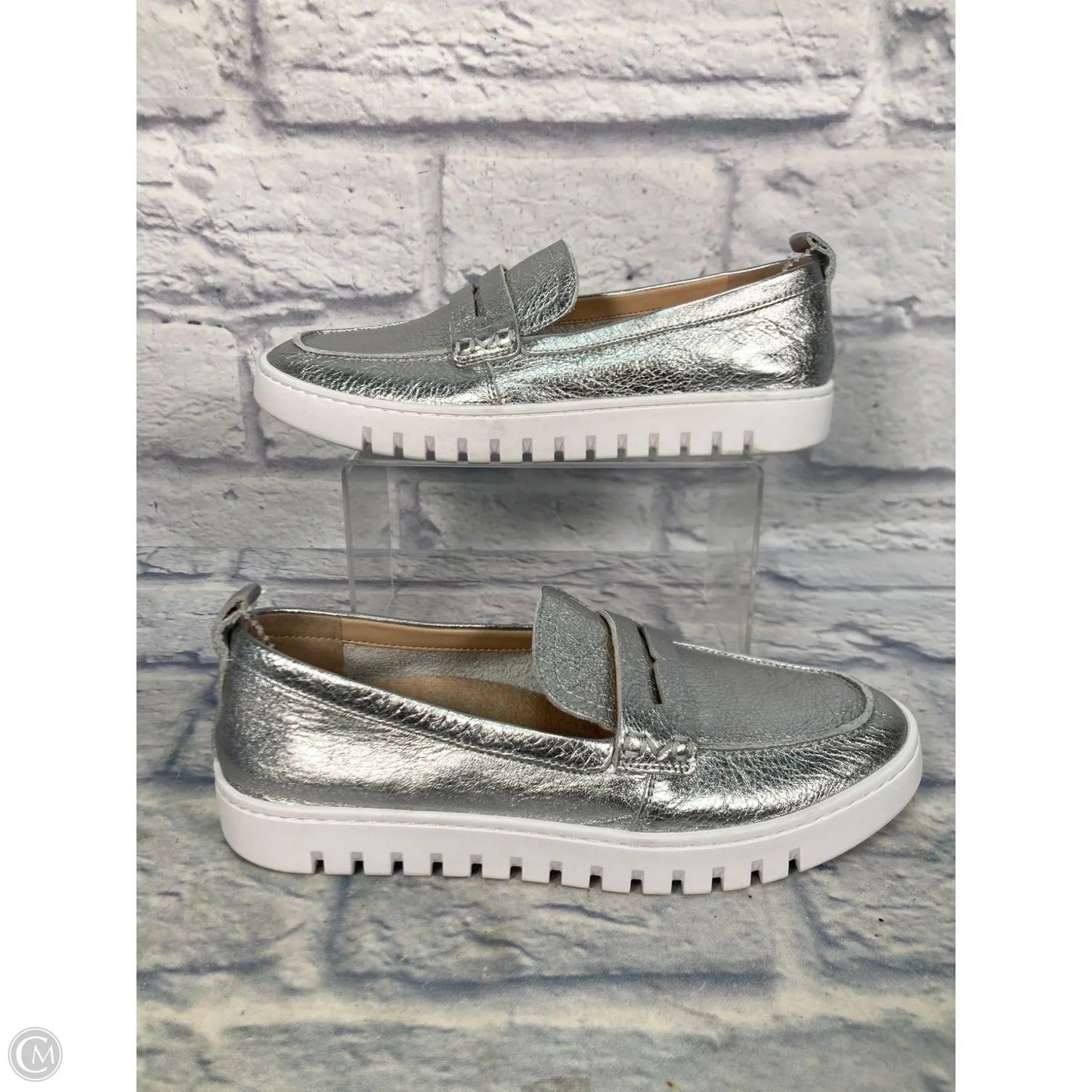 Shoes Sneakers By Vionic In Silver, Size: 8