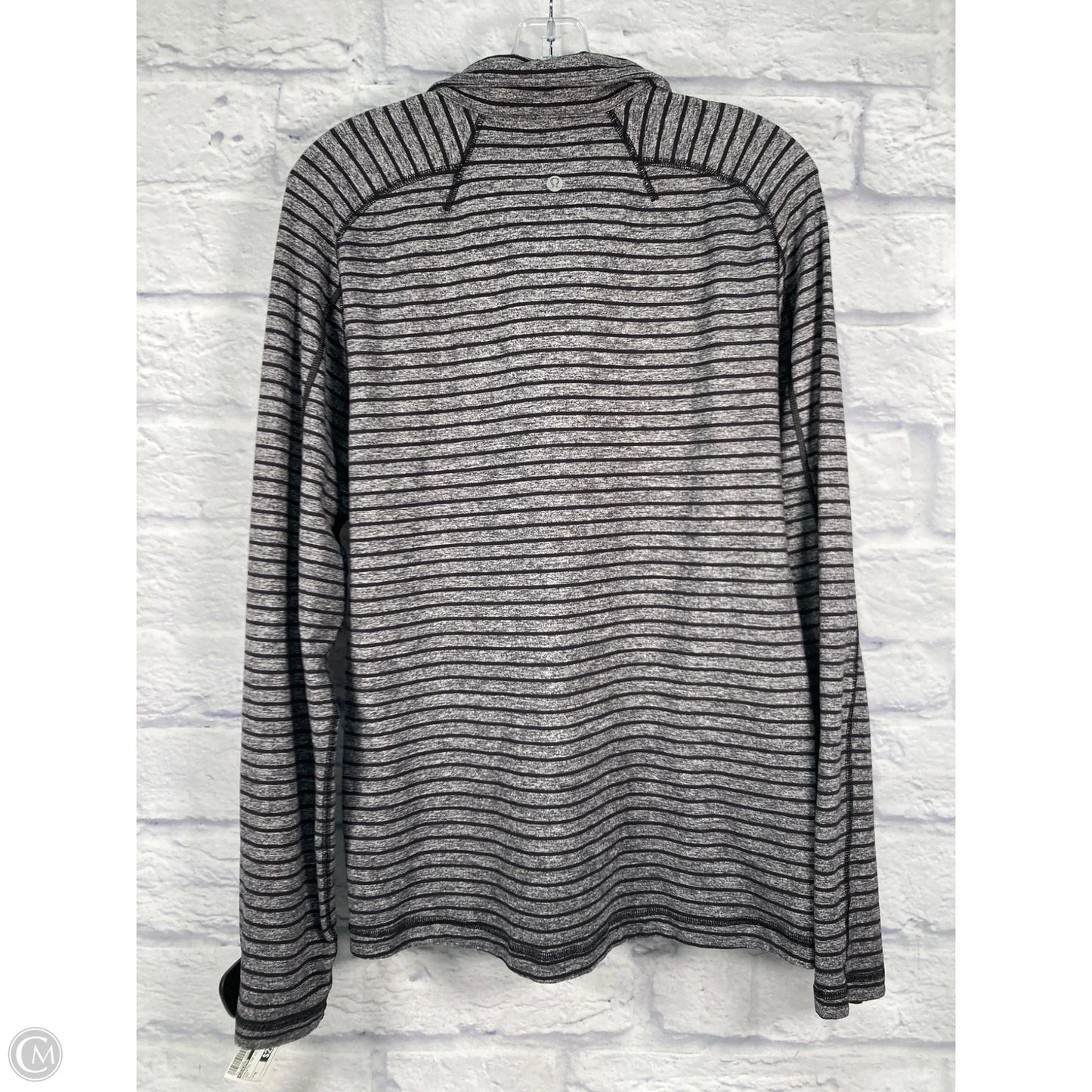 Athletic Top Long Sleeve Collar By Lululemon In Grey, Size: M