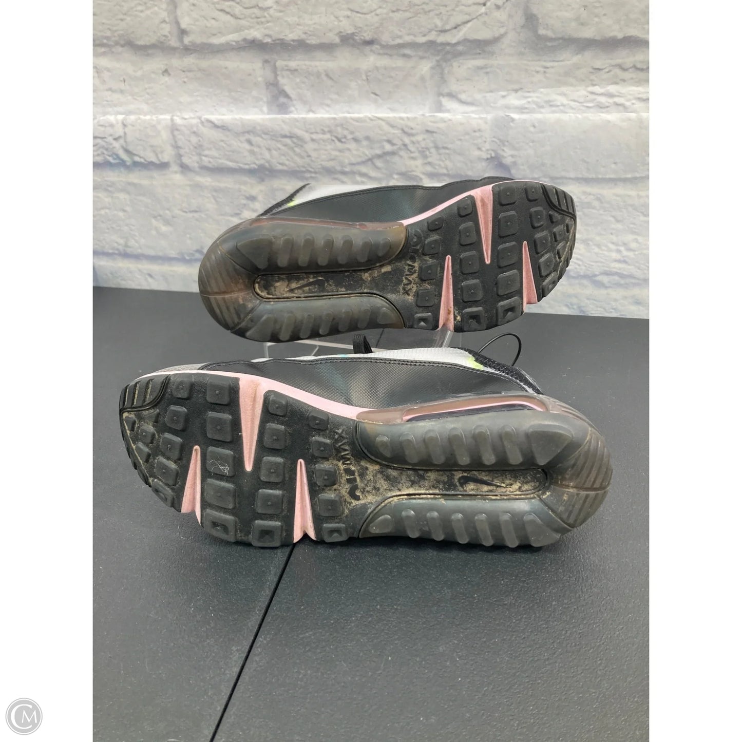 Shoes Sneakers By Nike In Black & Pink, Size: 8.5
