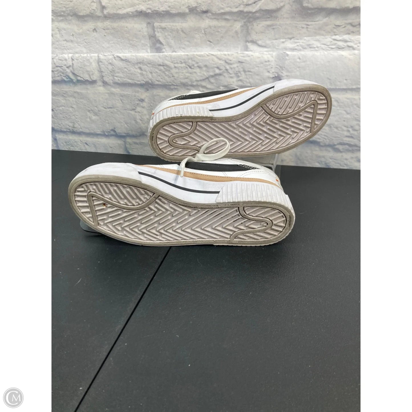 Shoes Sneakers By Nike In White, Size: 6.5