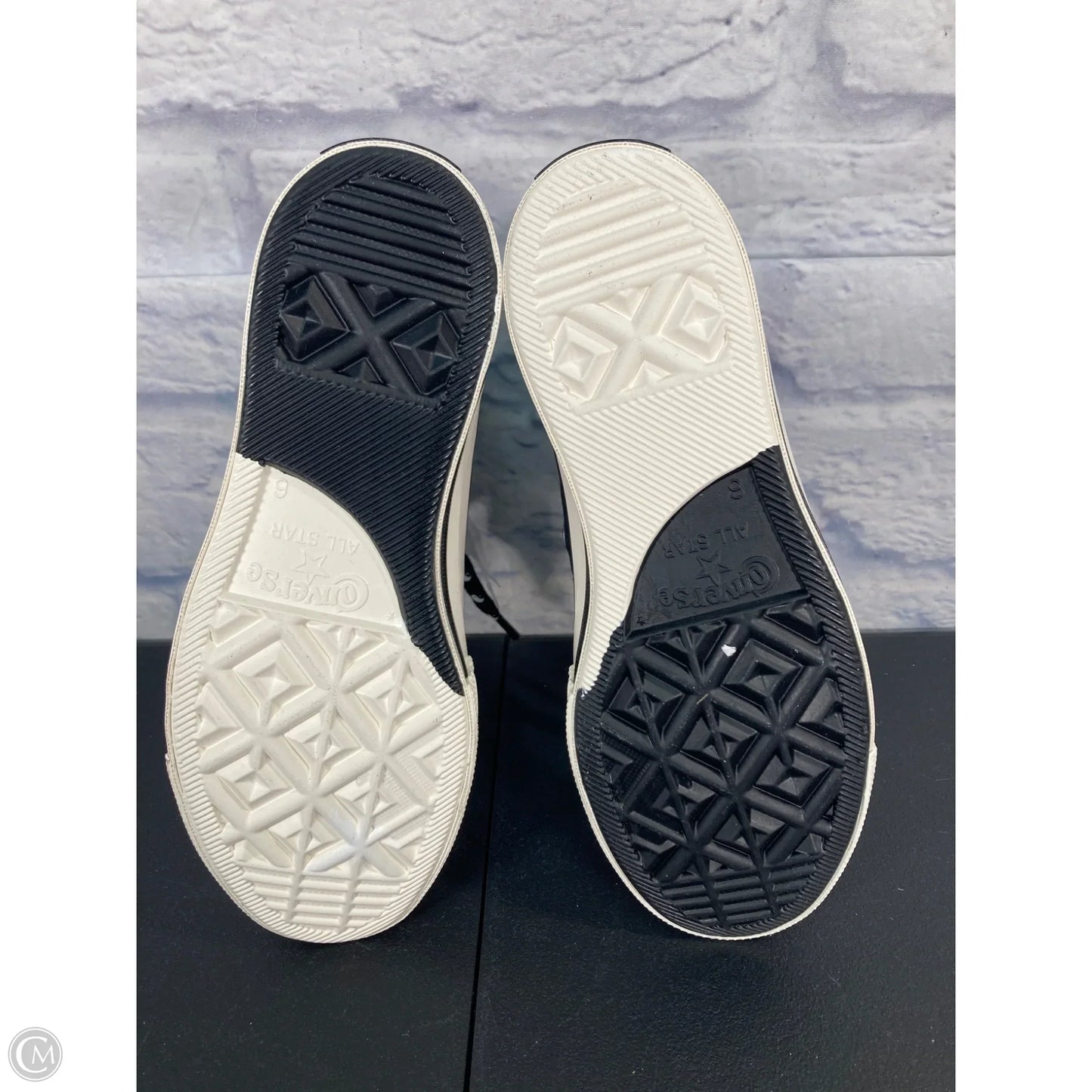 Shoes Sneakers By Converse In Black & White, Size: 6