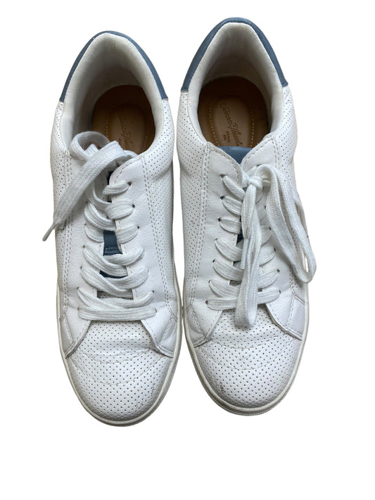Shoes Sneakers By Universal Thread  Size: 8