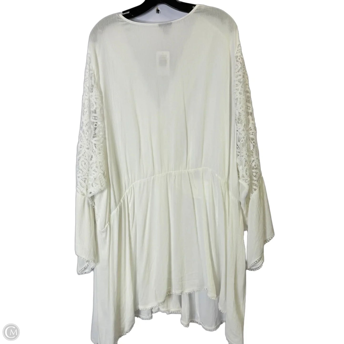 Top Short Sleeve By Torrid In White, Size: 6