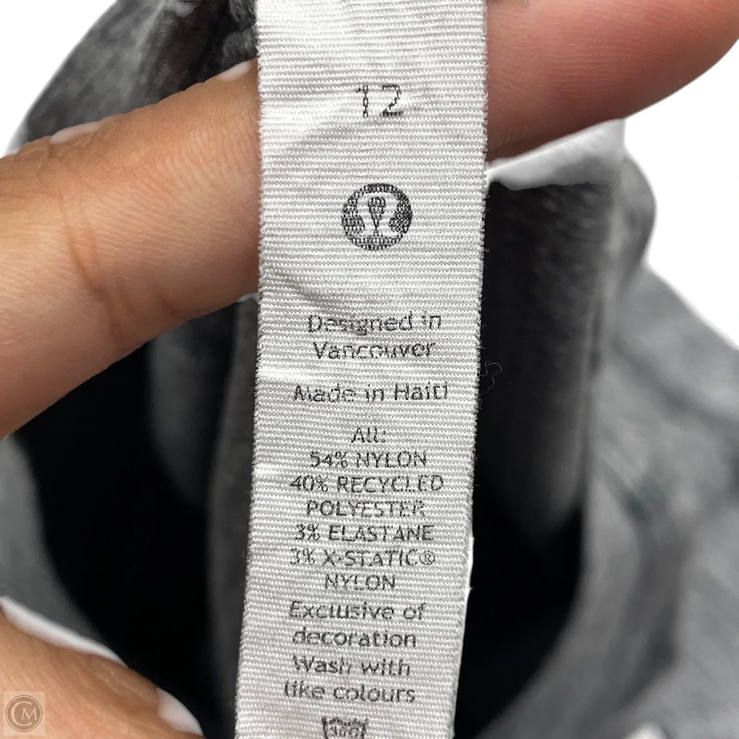 Athletic Top Long Sleeve Collar By Lululemon In Grey, Size: L