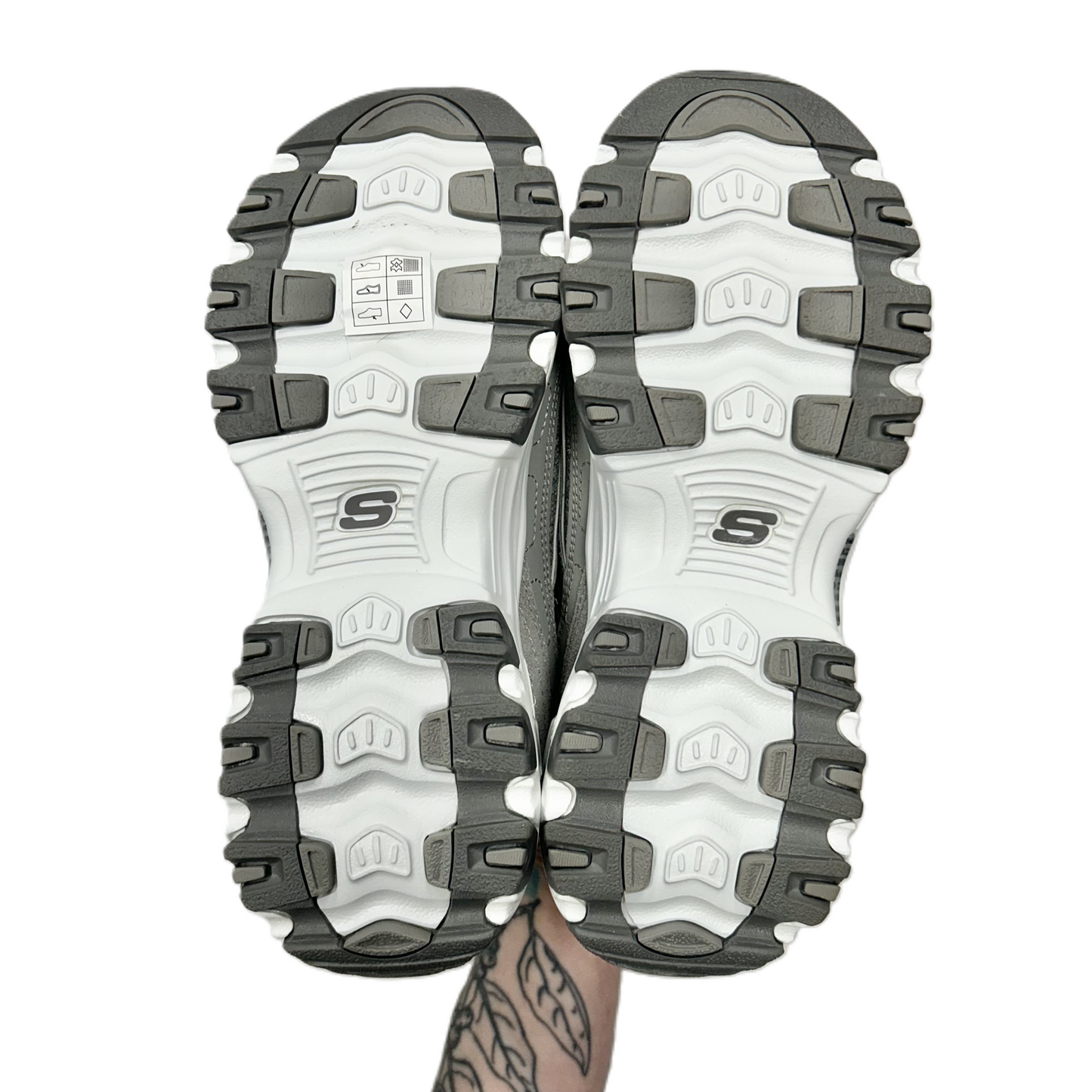 Shoes Athletic By Skechers In Grey & White, Size: 6