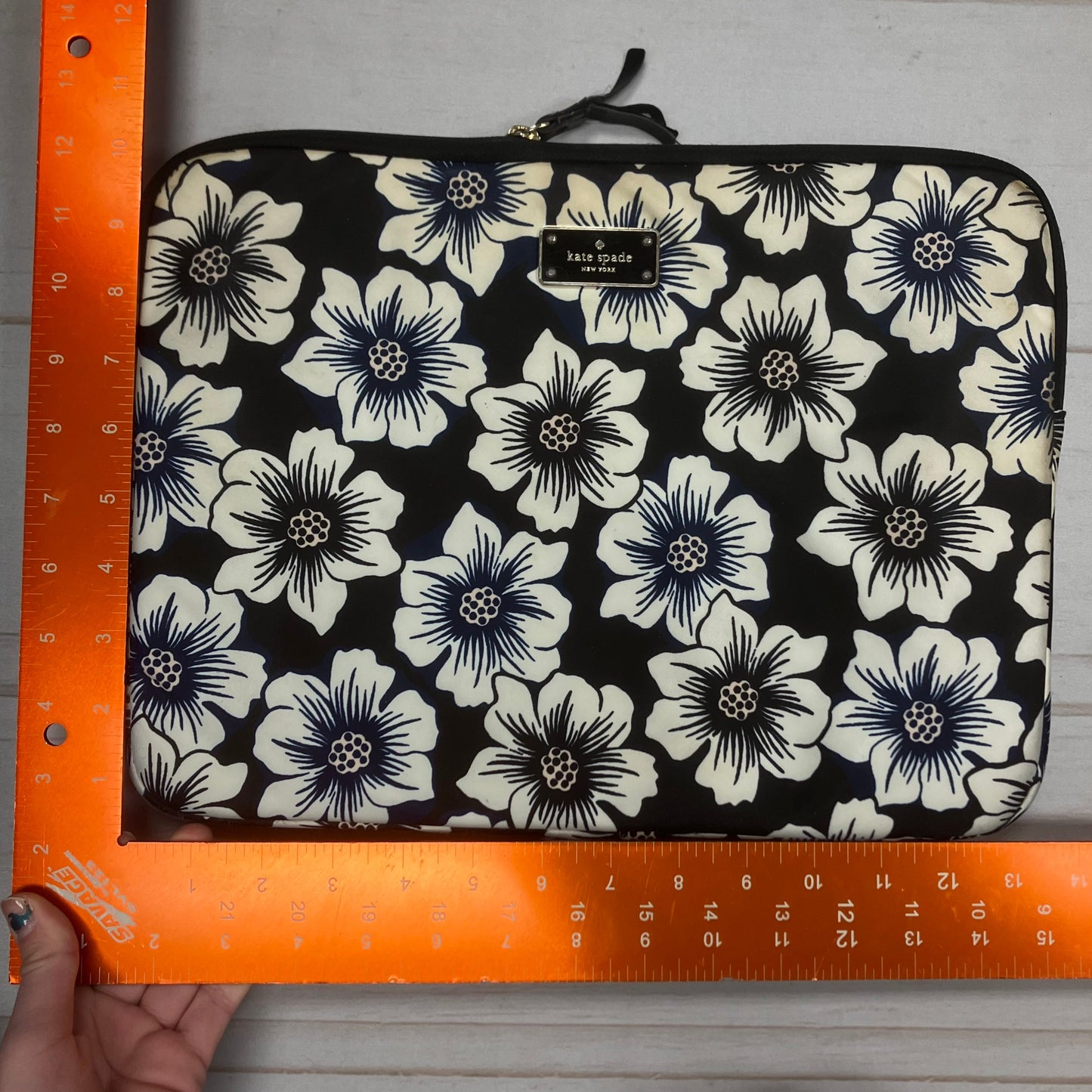 Laptop Sleeve Designer By Kate Spade, Size: Large